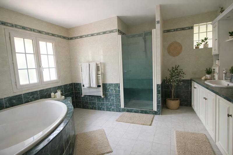 Maison - 208 m² - 6 pièces