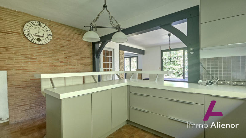 Maison - 215 m² - 9 pièces