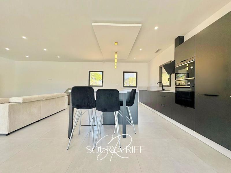 Maison - 150 m² - 5 pièces