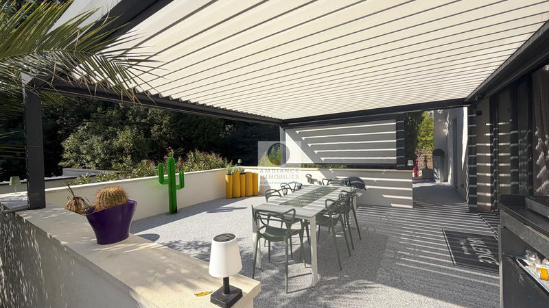 Maison - 181 m² - 7 pièces