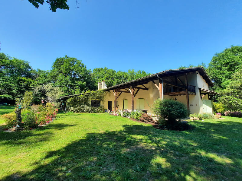 Maison - 313 m² - 7 pièces