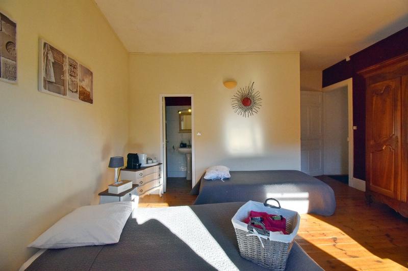 Maison - 328 m² - 12 pièces