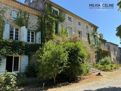 Propriété - 515 m² - 32 pièces