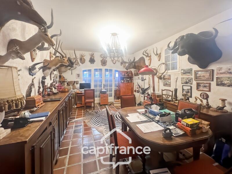 Villa - 228 m² - 8 pièces