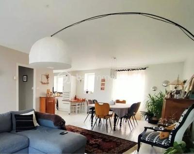 Maison - 96 m² - 6 pièces