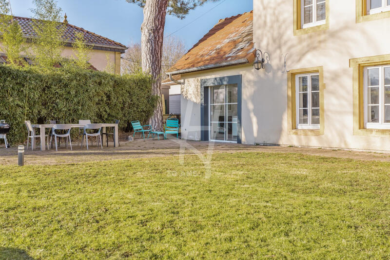 Maison ancienne - 245 m² - 8 pièces