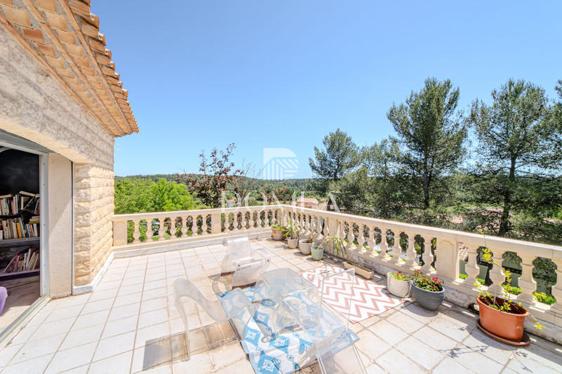 Maison - 463 m² - 15 pièces