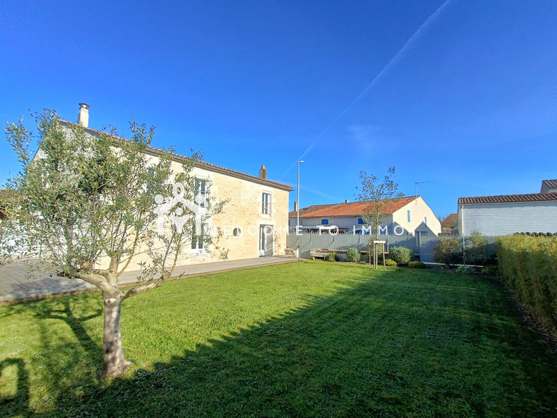 Maison - 230 m² - 8 pièces