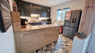 Maison - 225 m² - 8 pièces