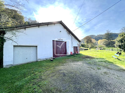 Maison - 330 m² - 5 pièces