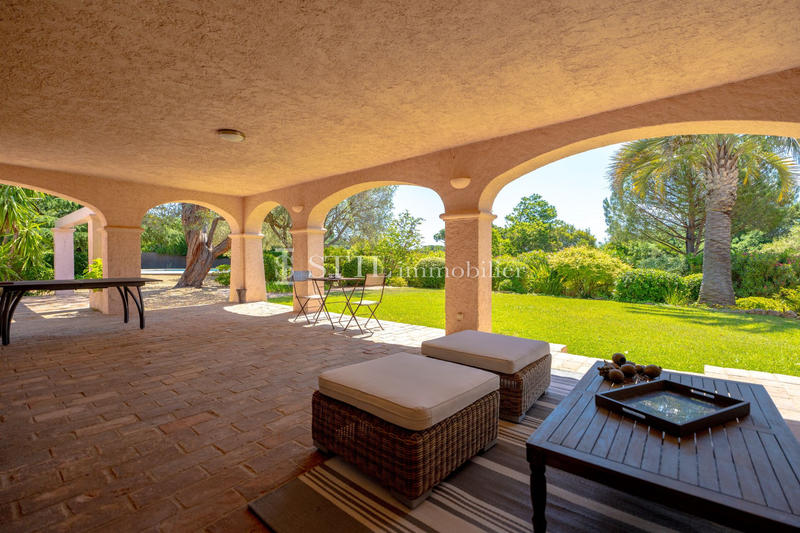 Villa - 300 m² - 6 pièces