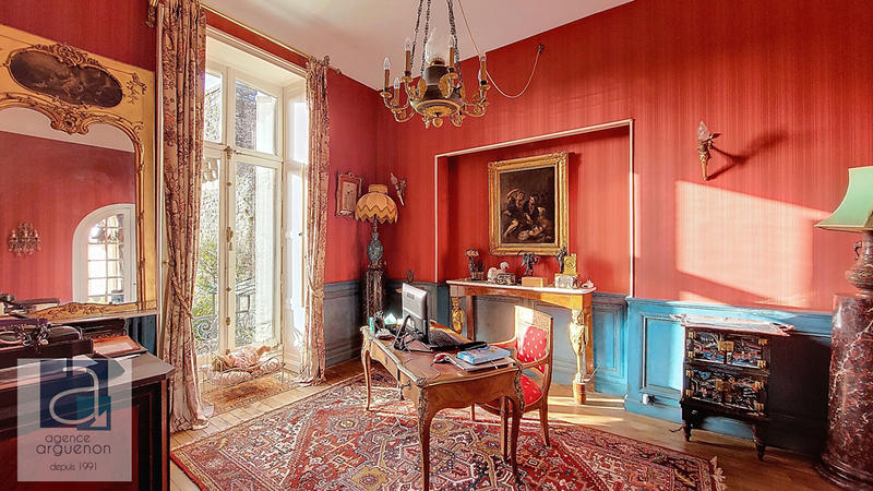 Maison - 327 m² - 11 pièces