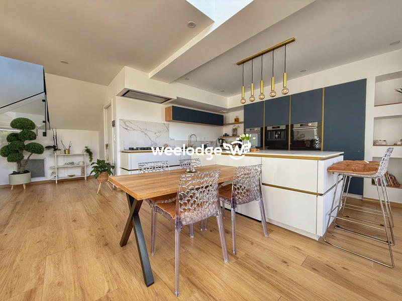 Maison contemporaine - 197 m² - 6 pièces