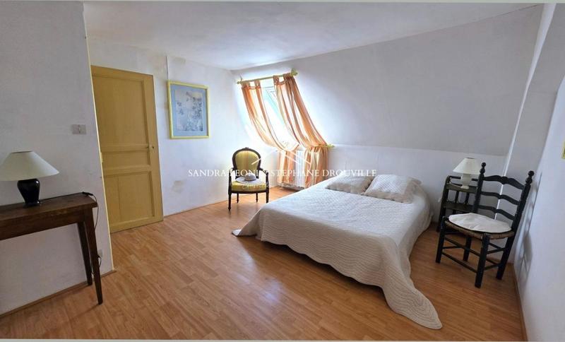 Maison - 295 m² - 8 pièces