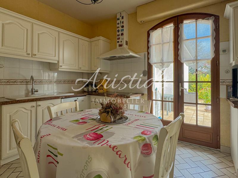 Maison ancienne - 253 m² - 8 pièces