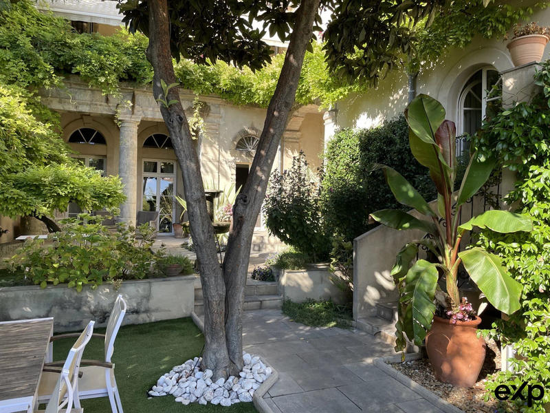 Maison - 615 m² - 16 pièces