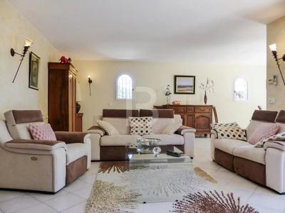 Demeure - 228 m² - 9 pièces