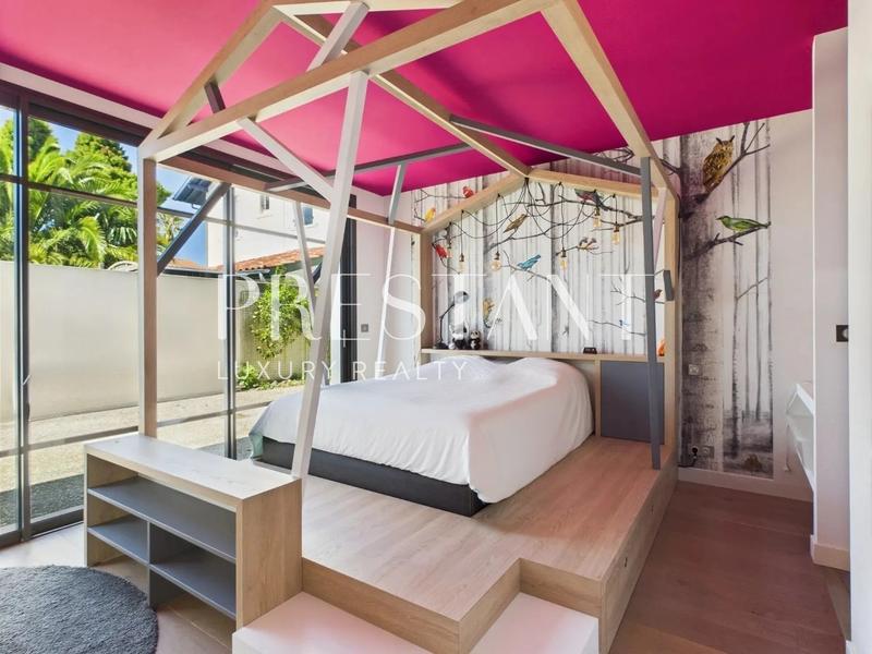 Maison - 400 m² - 6 pièces