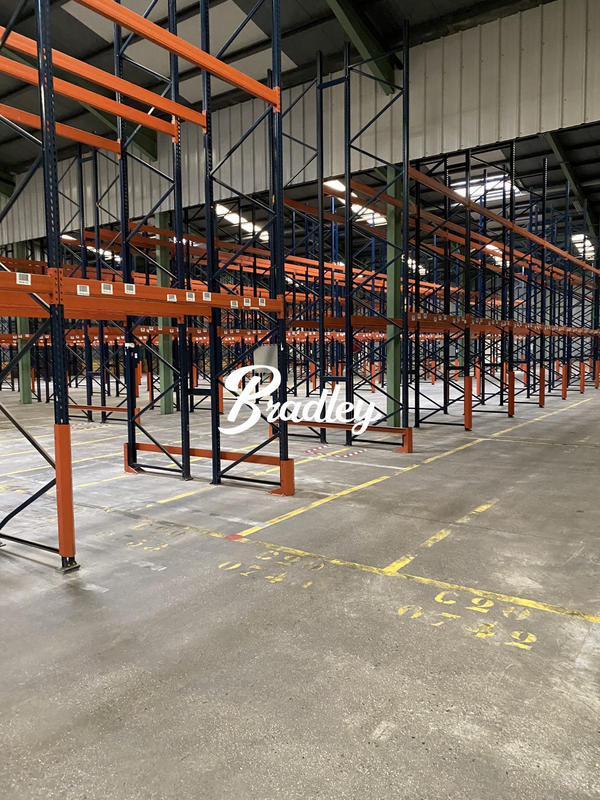 Entrepôt - 12 565 m²