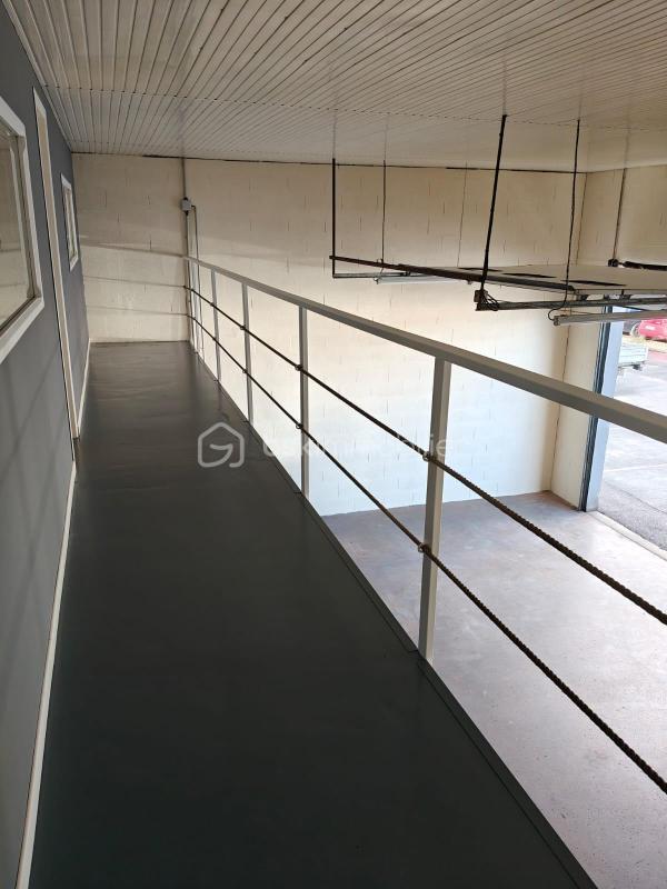 Local d'activité / Entrepôt - 171 m² - 4 pièces