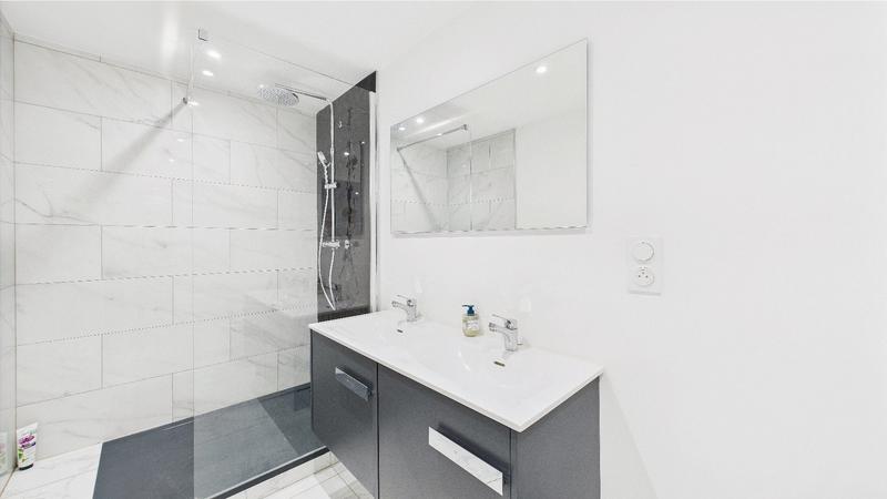 Maison - 236 m² - 7 pièces