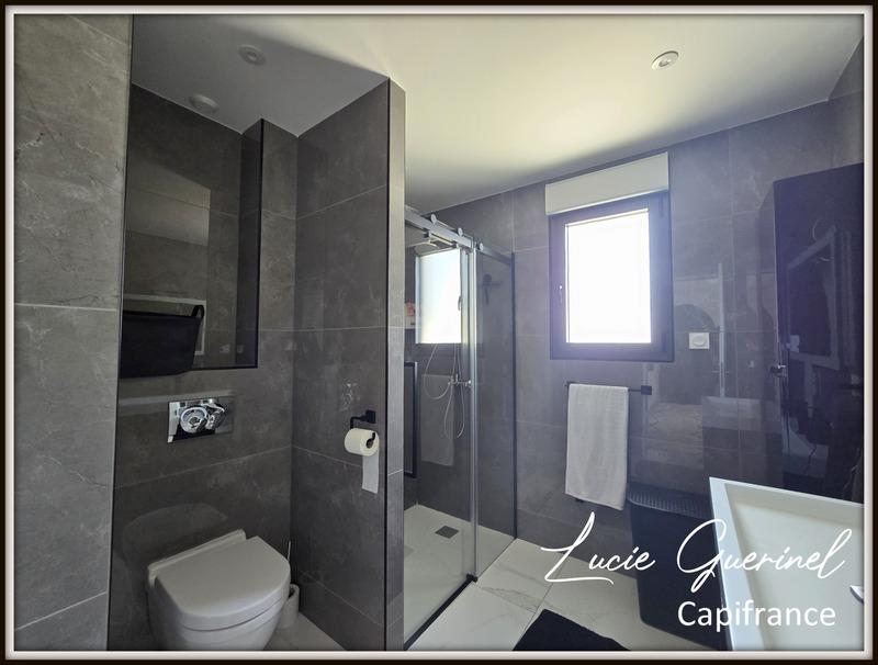 Maison - 200 m² - 7 pièces