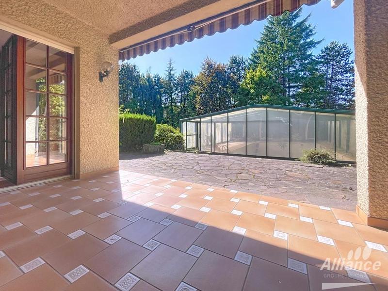 Propriété - 455 m² - 10 pièces