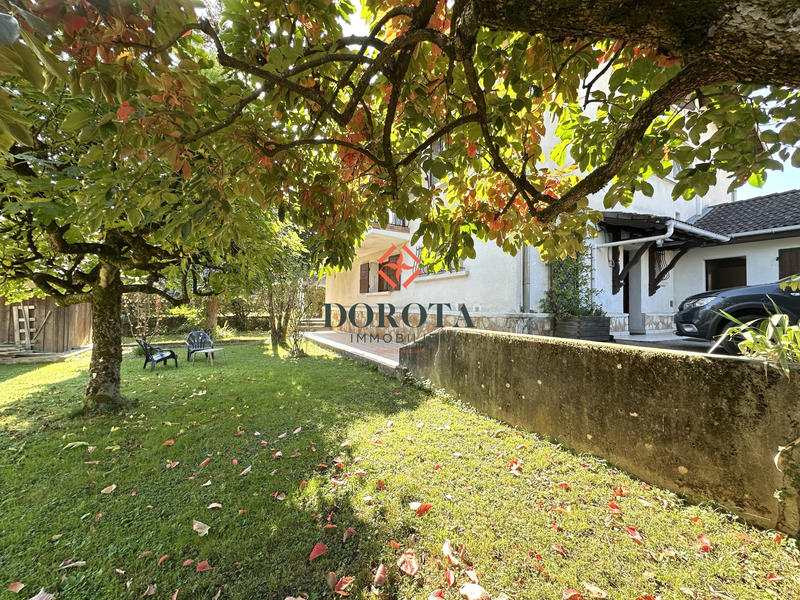 Maison - 263 m² - 15 pièces