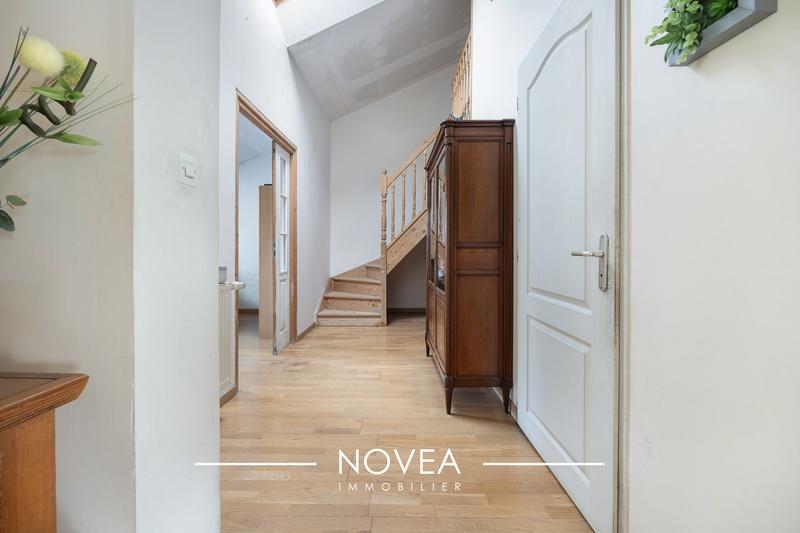 Maison - 270 m² - 5 pièces