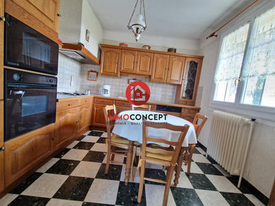 Maison traditionnelle - 153 m² - 7 pièces