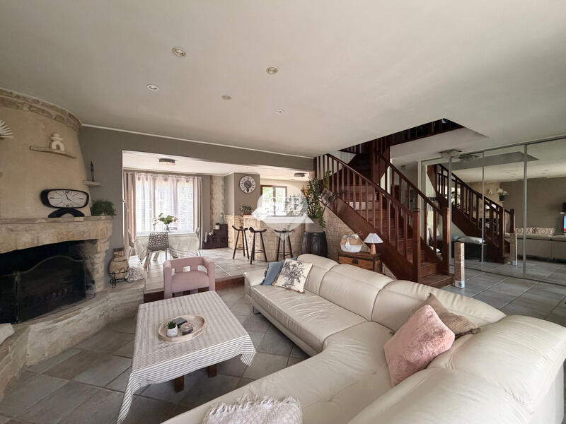 Maison traditionnelle - 163 m² - 6 pièces