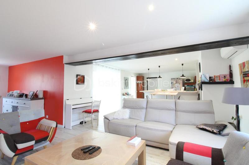 Maison - 238 m² - 7 pièces