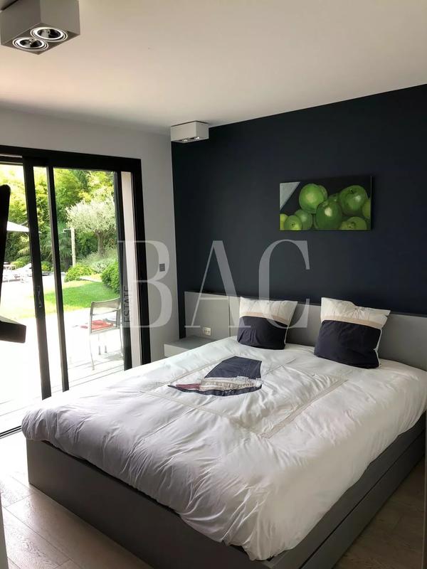 Villa - 250 m² - 7 pièces