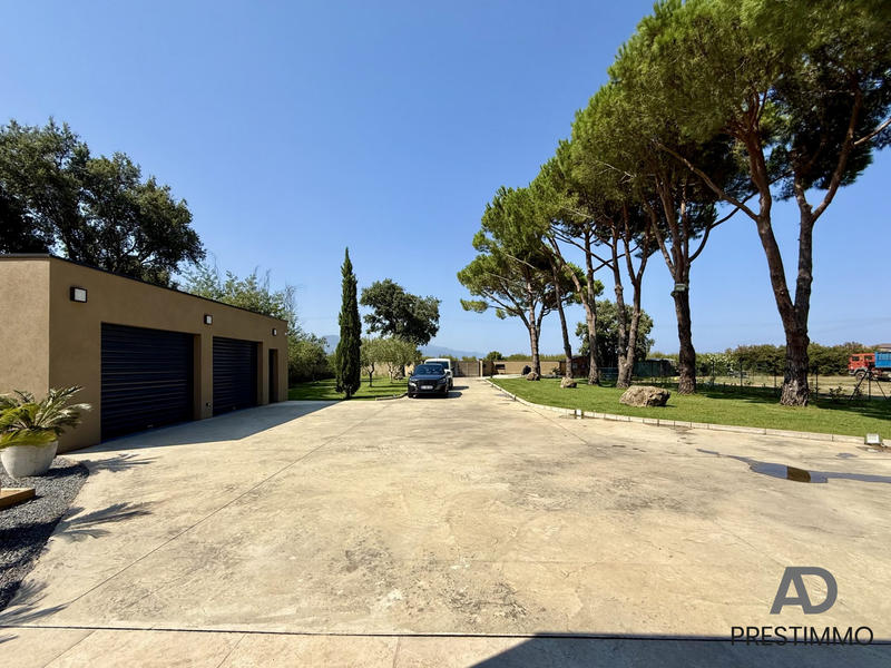 Villa - 250 m² - 6 pièces