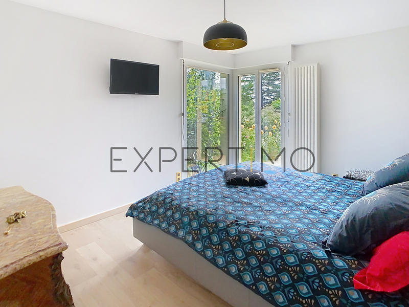 Maison - 218 m² - 9 pièces