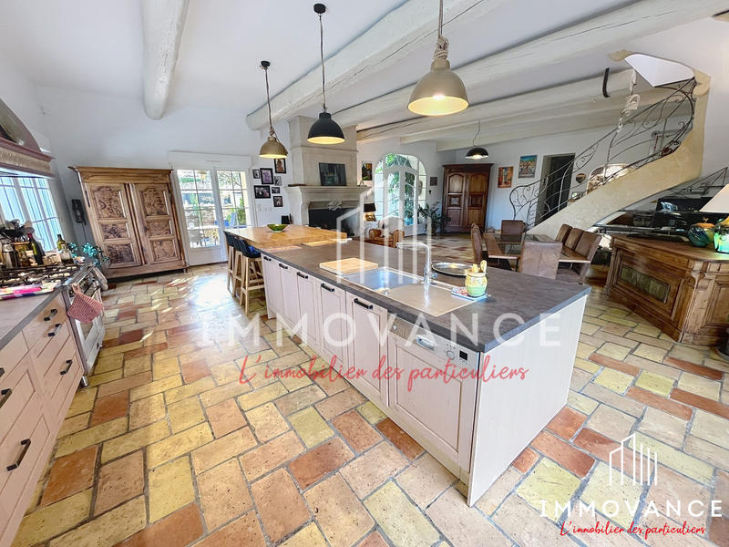 Maison - 275 m² - 7 pièces