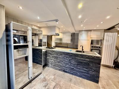 Maison - 225 m² - 8 pièces