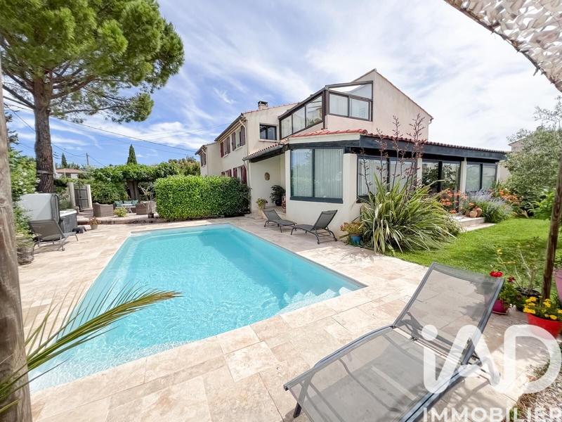 Maison - 204 m² - 9 pièces