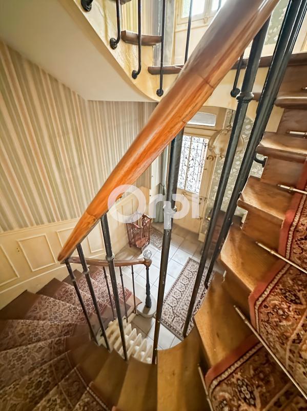 Maison - 314 m² - 10 pièces