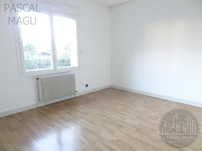 Maison - 227 m² - 8 pièces