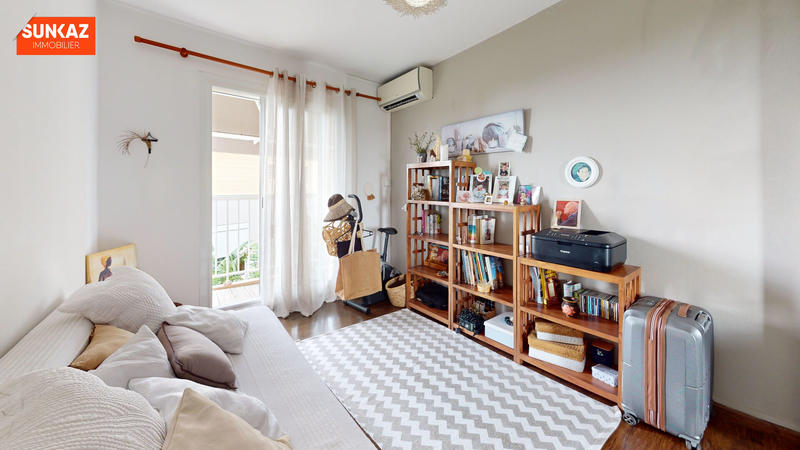 Appartement - 82 m² - 4 pièces