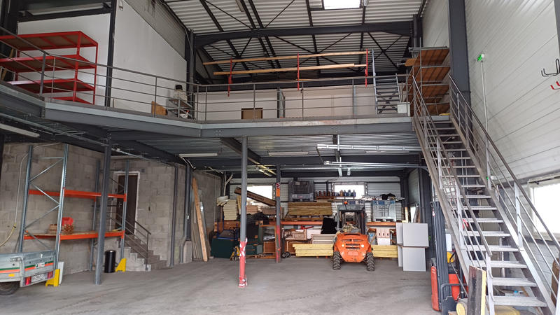 Local commercial - 619 m²