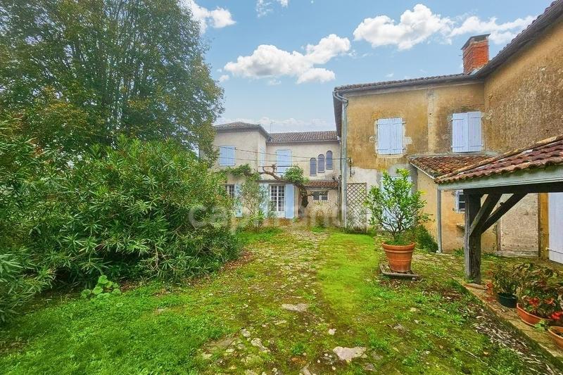 Maison - 393 m² - 12 pièces