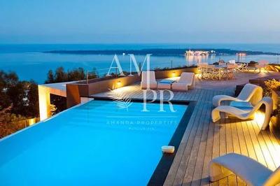 Villa - 260 m² - 7 pièces