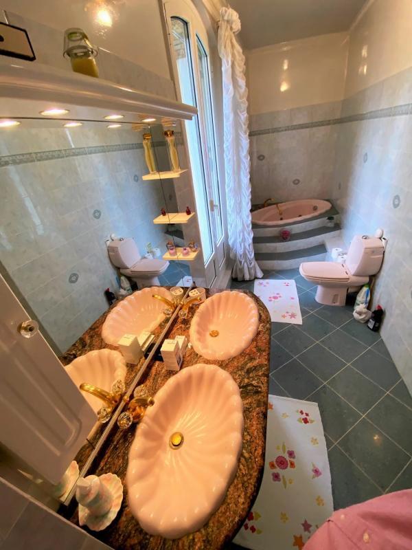 Propriété - 350 m² - 11 pièces