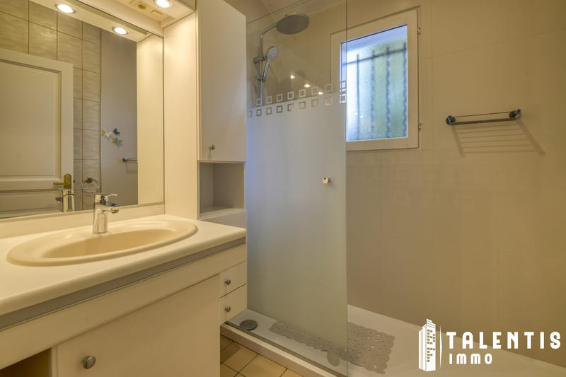 Maison - 342 m² - 12 pièces