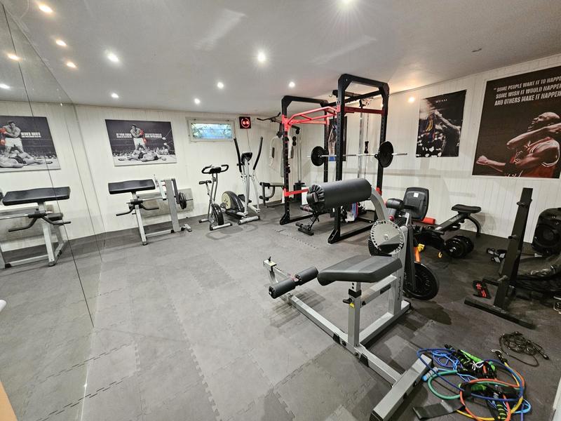 Maison - 220 m² - 9 pièces