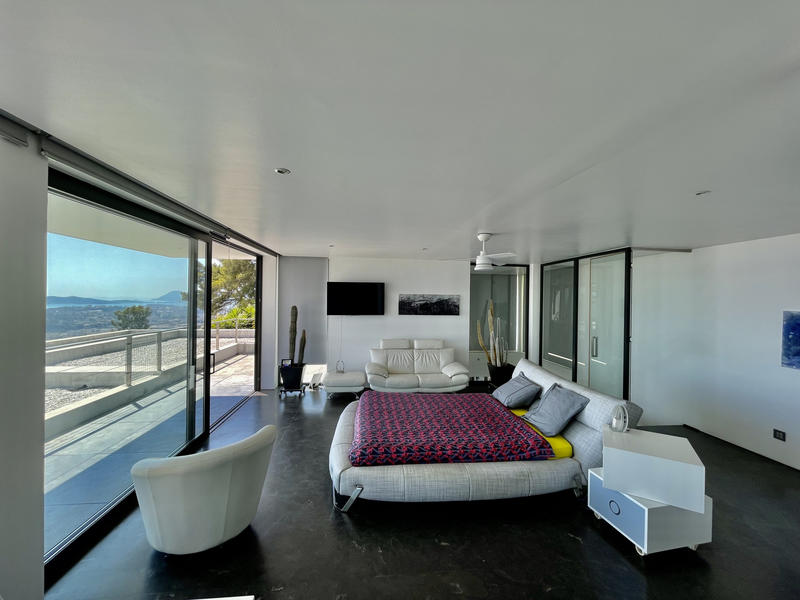 Maison - 340 m² - 9 pièces