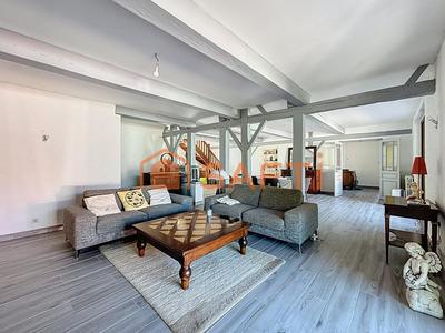 Maison - 230 m² - 7 pièces