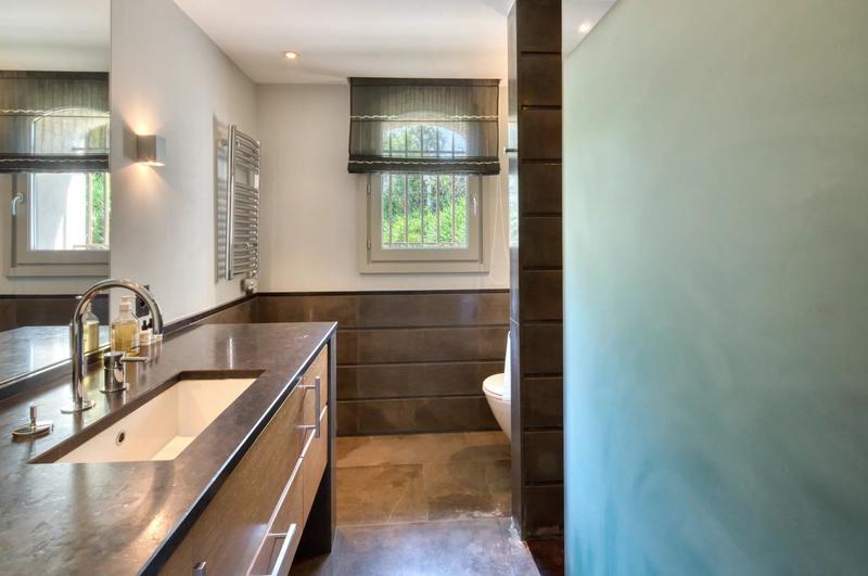 Propriété - 230 m² - 6 pièces